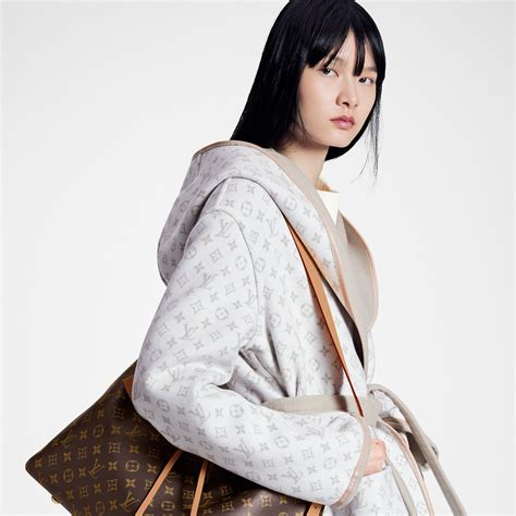 louis vuitton signature hooded wrap.